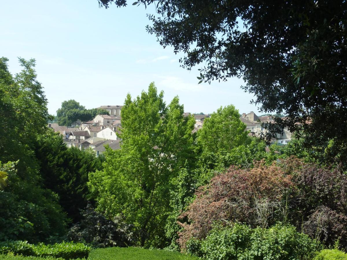 Bed and Breakfast Beaux Chenes Nérac Exterior foto